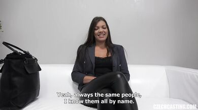 Ellie Springlare como la amateur Barbora en Czech Casting