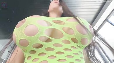 Sweaty fucking with Yiny Leon at the gym