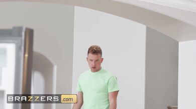 BRAZZERS - Penny Barber i Kell Fire rozpalają lesbijską zabawę i trójkąty w strojach tenisowych