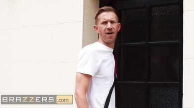 BRAZZERS - Ciemnowłosa Caramella Del X proponuje listonoszowi naprawę jej jacuzzi