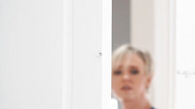 BRAZZERS - Zlobivá zdravotní sestra Dee Williams nutí svého pacienta spermatovat tvrději než kdy jindy v nemocnici