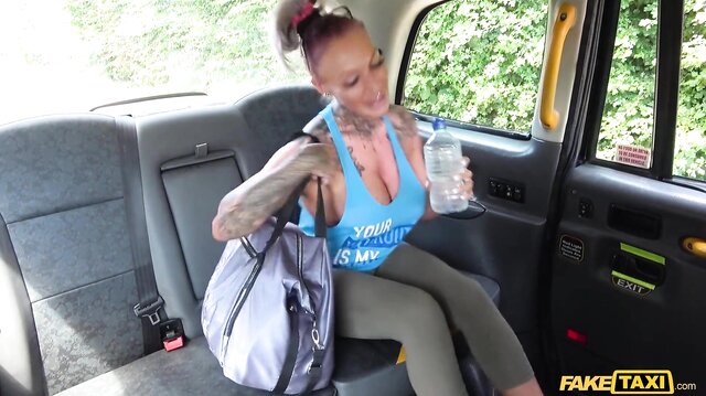 ANAL SQUIRTING Gym Bunny with Big Tits gets ASS Fucked in Taxi