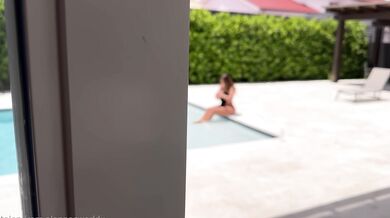 Busty Babe Alanna Pow