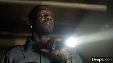 Ryšavka Marina Gold si nechala tým obrovským čiernym čurákom totálne rozmrdať svoj guľatý zadok