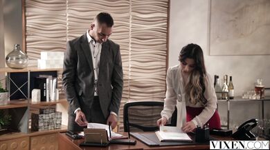 Bella Spark vymenila nudného frajera za drsné mrdanie vonku s tlustým čurákom cudzieho chlapa