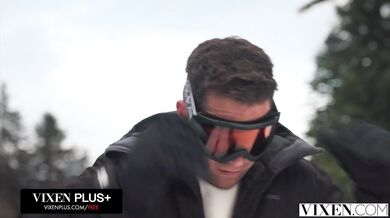 Bella Spark vymenila nudného frajera za drsné mrdanie vonku s tlustým čurákom cudzieho chlapa