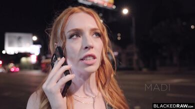 Roxie Sinner vymenila vernosť za poriadne tvrdé mrdanie do štrbiny od tlustého čierneho pístu