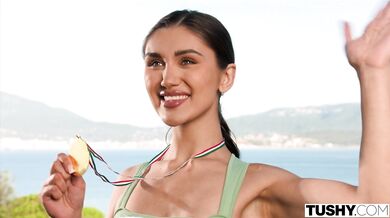 Anal-Hungry Athlete Leo Ahsoka Trains Her Tight Ass To Take the Gold in Gaping