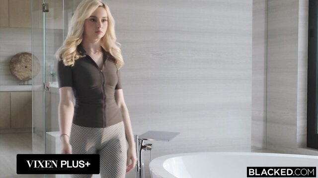 Žhavý sex se sexy blondýnkou Lexi Lore