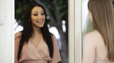 Sexi Alice a Vicki v drsnej girl-on-girl hre