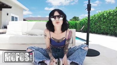 Lysagna DelRay Deepthroats JMac’s Thick Cock Poolside And Gets Her Face Covered In Cum