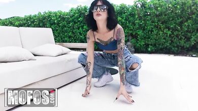 Lysagna DelRay Deepthroats JMac’s Thick Cock Poolside And Gets Her Face Covered In Cum