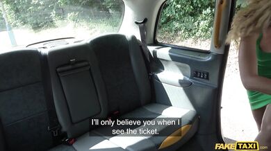 Žhavý sex v autě se sexy blondýnkou Shona River