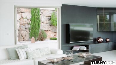 Blondínka na stráženie Andie Grey si to rozdáva do riti s pánom domu za chrbtom jeho ženy