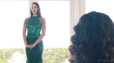 Nadržená kočička ukazuje, jak moc je vděčná