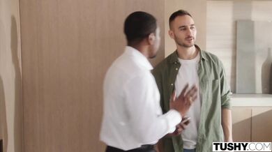 Análem posedlá Scarlett Alexis prožívá brutální DP orgasmus se dvěma péry v sobě