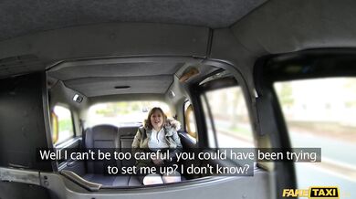 Britská BBW si užíva tvrdé sukanie do análu v legendárnom taxíku