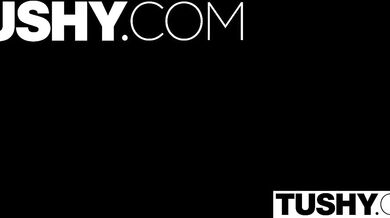 Tahle italská bohyně Valentina Nappi s obřím zadkem svedla mladýho studenta a nechala si od něj nekompromisně vyvrtat anál až k totálnímu rozevření