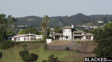 Stacked BBC-Queen Violet Myers Takes On Three Massive Cocks