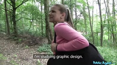 Stydlivá studentka mrdá v lese za prachy na ruku