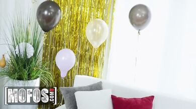 Prsaté krásky Payton Preslee a Alison Avery sa delia o Xanderov čurák vo všetkých polohách