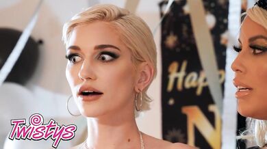 Skye Blue dostala od Bridgette B ten nejlepší dárek k Novému roku v podobě divokého sexu