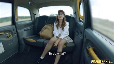 Mladá medička vymenila svoju tesnú piču za prachy na školné