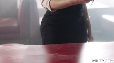 Gorgeous Bubble Butt MILF Savanah Storm Gets Stretched Out