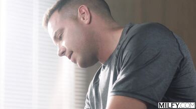 Gorgeous Bubble Butt MILF Savanah Storm Gets Stretched Out