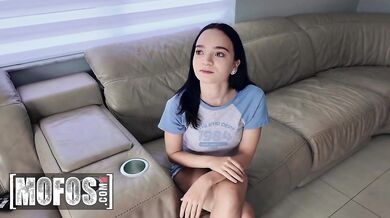 JMac schmatol Selinu Imai a vo vzduchu jej poriadne pretiahol jej tesnú kundu