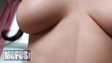 Hot Babe Jessica Starling Seduces Her Roommate Vitaly Vox After A Doorway Rescue Gone Wild