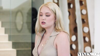 Sused brutálne roztiahol ohybnú Alexu Martens