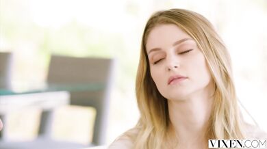 Mladá nadržená teenka načapaná při mrdání s cizím borcem