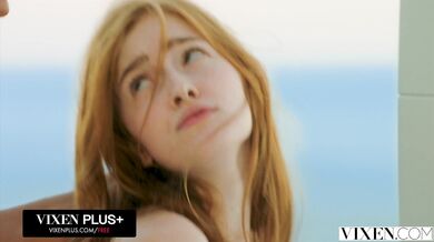 Zrzka Jia Lissa v brutálním nájezdu na péro až úplně nadoraz