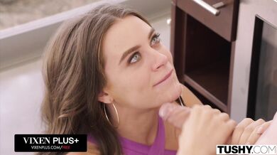 Brutální anální výplach Lany Rhoades zakončený obřím gapem