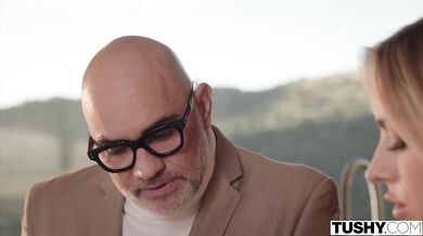 Anna Claire Clouds si nechala brutálne roztiahnuť riť masívnym károm