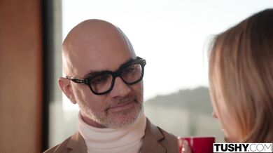 Anna Claire Clouds si nechala brutálne roztiahnuť riť masívnym károm