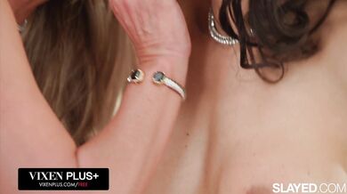 Hot Blonde MILF Phoenix Marie Sits On Pussy-Hungry Penny Barber's Face