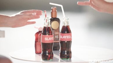 Drobná kráska Eve Sweet olízala každý milimeter tela svojej sexy najlepšej kamarátky Lilly Bell