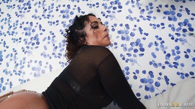 Žhavá latina MILF dostala poriadne naložené do zadku a nakoniec aj plnú nálož mrdky