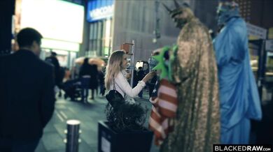 Blonďavá teenka Haley si to rozdala s tým najväčším čiernym čurákom na svete