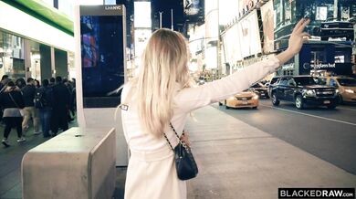 Blonďavá teenka Haley si to rozdala s tým najväčším čiernym čurákom na svete