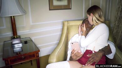 Blonďavá teenka Haley si to rozdala s tým najväčším čiernym čurákom na svete