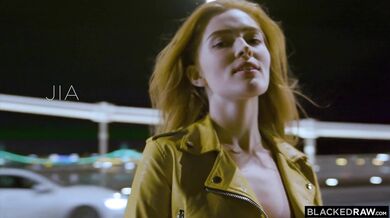 Žhavá ryšavka túži po obrovskom čiernom čuráku a nemôže sa dočkať poriadneho nárezu