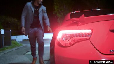 Žhavá ryšavka túži po obrovskom čiernom čuráku a nemôže sa dočkať poriadneho nárezu