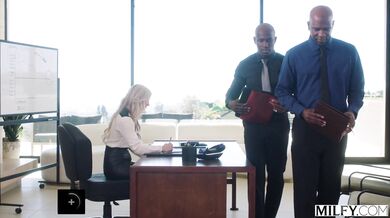 Lani Rails a jej nezabudnuteľná lekcia v kancelárii kde si ju podali dvaja urastení černosi naraz