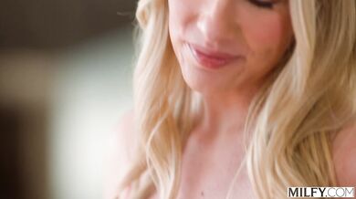 Anal Crazy Blonde MILF Bunny Madison Gets Her Ass Stretched Out