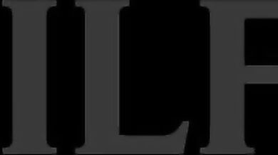 Bohatá a vnadná MILFka Sandy Love je posedlá obřím černým pérem mladého plavčíka