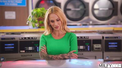 Druhý diel legendárnej kompilácie, kde skúsené MILFky učia mladých zajačikov, ako sa správne mrdá