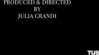 Análně zvědavá blondýnka Ashby Winter si nechala poprvé pořádně roztáhnout svůj těsný a drobný zadeček